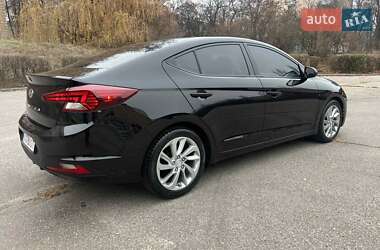 Седан Hyundai Elantra 2018 в Киеве