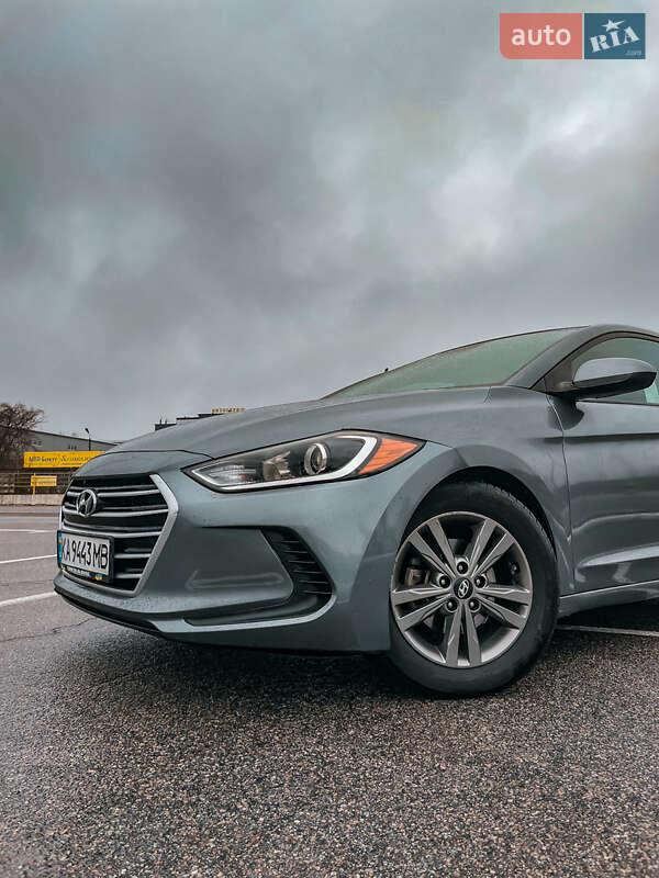 Седан Hyundai Elantra 2016 в Киеве