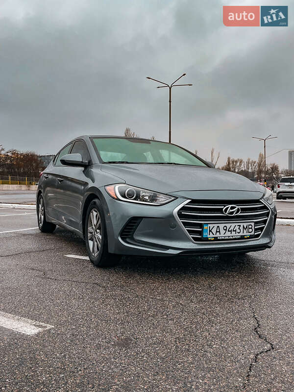Седан Hyundai Elantra 2016 в Киеве