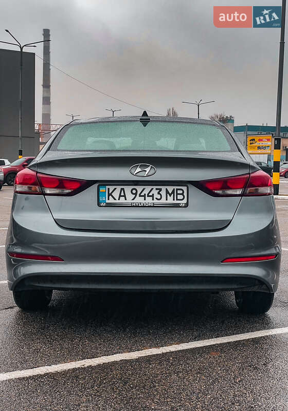 Седан Hyundai Elantra 2016 в Киеве