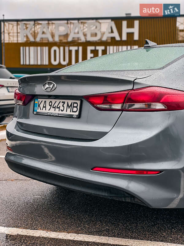 Седан Hyundai Elantra 2016 в Киеве