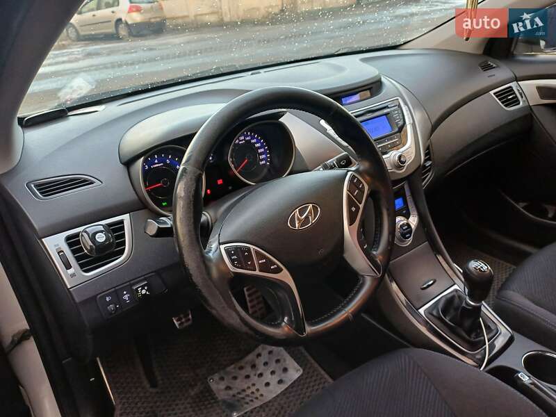 Седан Hyundai Elantra 2012 в Полтаве