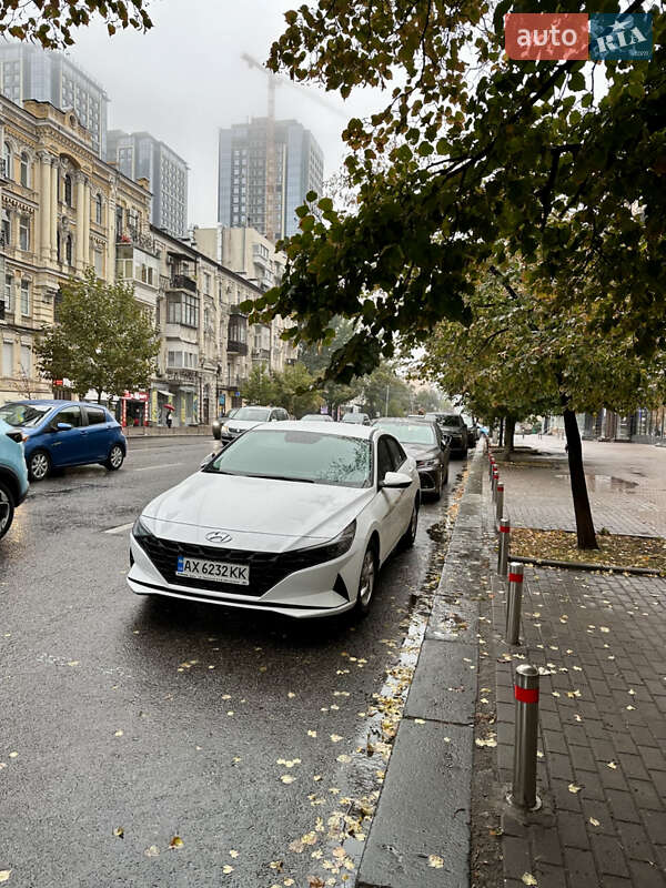 Седан Hyundai Elantra 2022 в Киеве