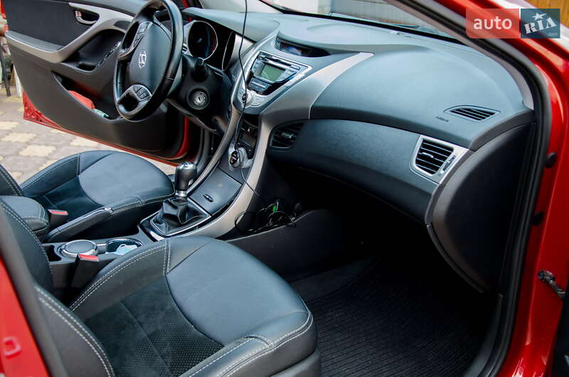 Седан Hyundai Elantra 2013 в Кривом Роге