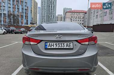 Седан Hyundai Elantra 2012 в Києві