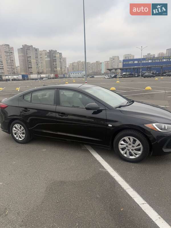 Седан Hyundai Elantra 2017 в Киеве
