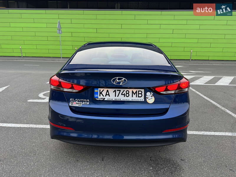 Седан Hyundai Elantra 2018 в Киеве