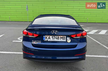 Седан Hyundai Elantra 2018 в Киеве