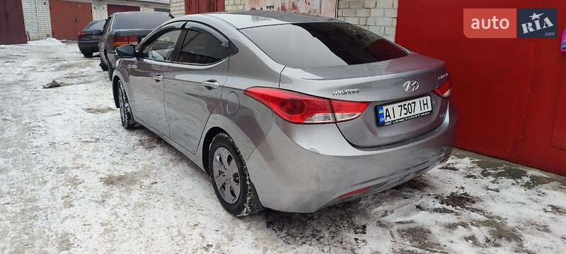 Седан Hyundai Elantra 2012 в Києві