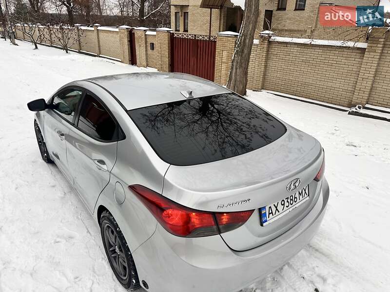 Седан Hyundai Elantra 2012 в Києві