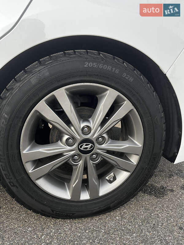 Седан Hyundai Elantra 2017 в Борисполе