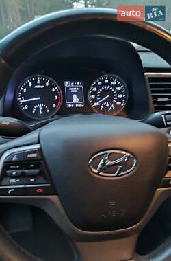 Седан Hyundai Elantra 2016 в 