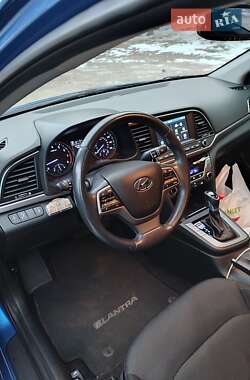 Седан Hyundai Elantra 2016 в 