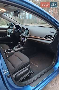 Седан Hyundai Elantra 2016 в 