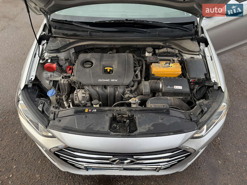 Седан Hyundai Elantra 2016 в Чернігові