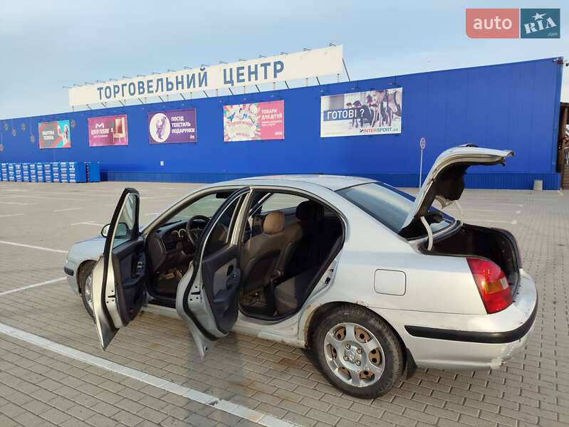 Седан Hyundai Elantra 2002 в Нововолынске