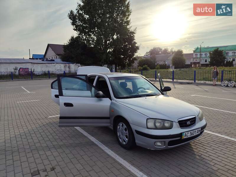 Седан Hyundai Elantra 2002 в Нововолынске