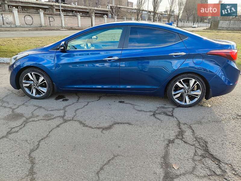Седан Hyundai Elantra 2015 в Киеве