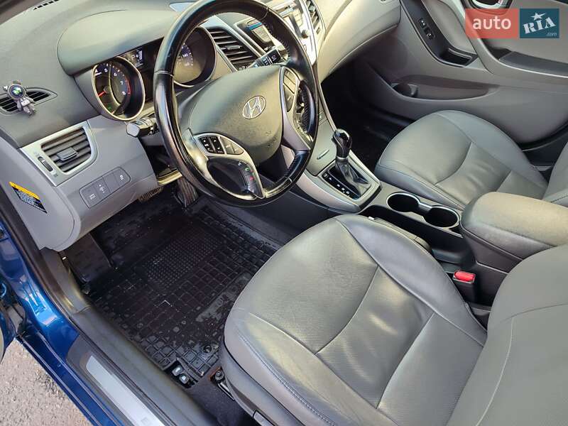 Седан Hyundai Elantra 2015 в Киеве
