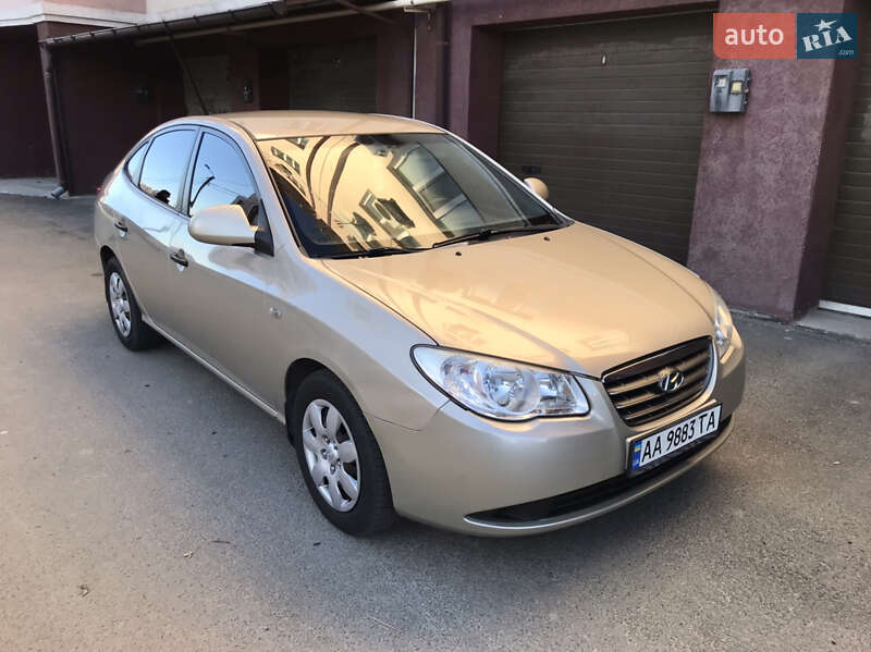 Седан Hyundai Elantra 2008 в Киеве