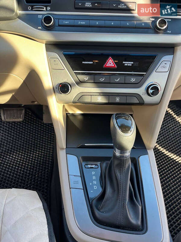 Седан Hyundai Elantra 2016 в Ужгороде фото 3 Седан Hyundai Elantra 2016 в Ужгороде