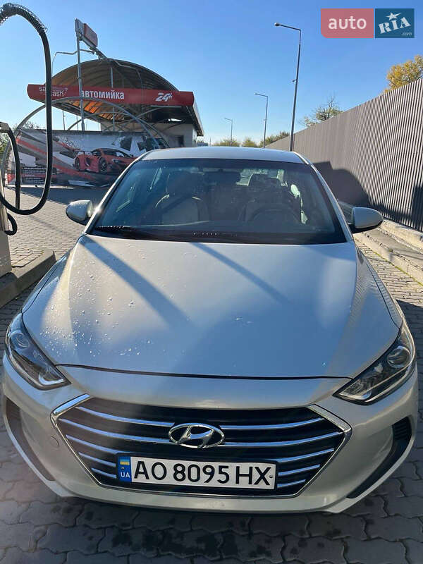 Седан Hyundai Elantra 2016 в Ужгороде фото Седан Hyundai Elantra 2016 в Ужгороде