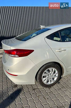 Седан Hyundai Elantra 2016 в 