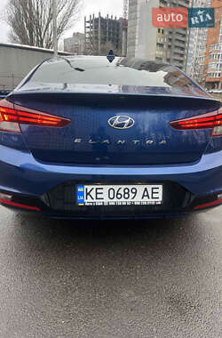 Седан Hyundai Elantra 2018 в 