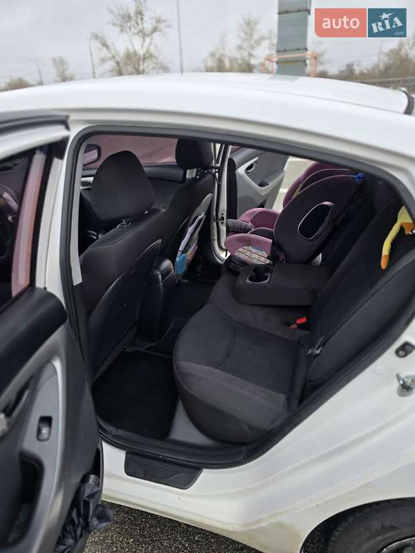 Седан Hyundai Elantra 2013 в Киеве