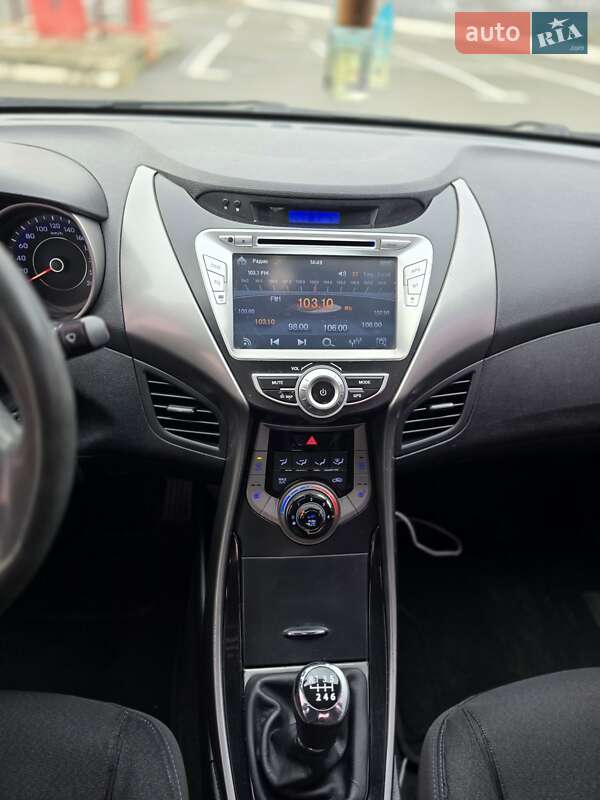 Седан Hyundai Elantra 2013 в Киеве