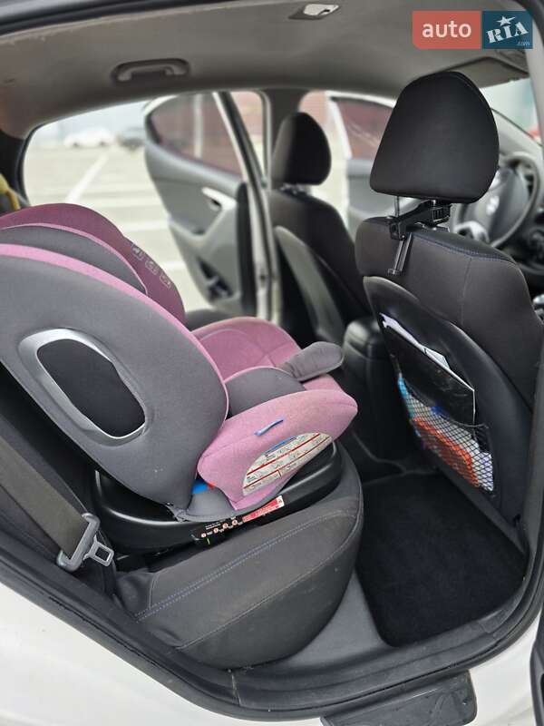 Седан Hyundai Elantra 2013 в Киеве