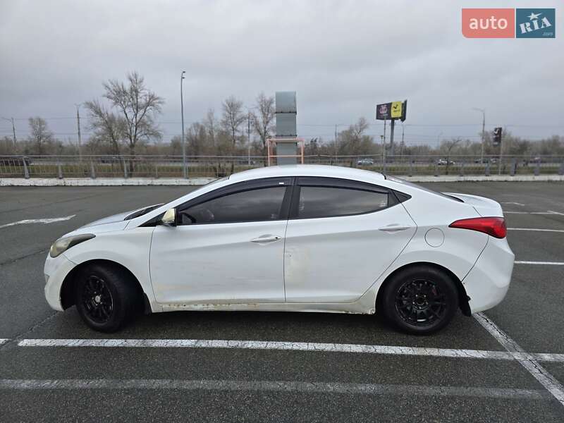 Седан Hyundai Elantra 2013 в Киеве