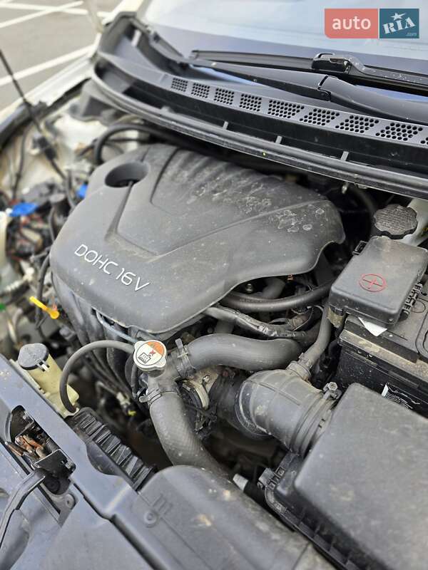 Седан Hyundai Elantra 2013 в Киеве