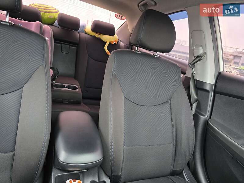 Седан Hyundai Elantra 2013 в Киеве