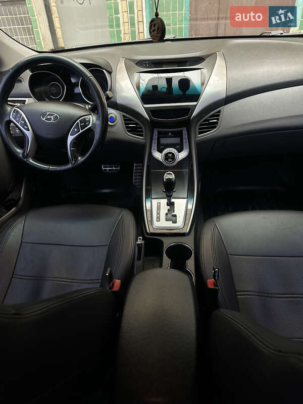 Седан Hyundai Elantra 2012 в Кривом Роге