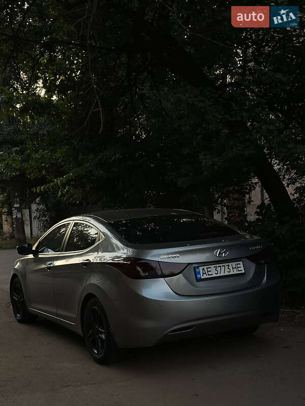 Седан Hyundai Elantra 2012 в Кривом Роге