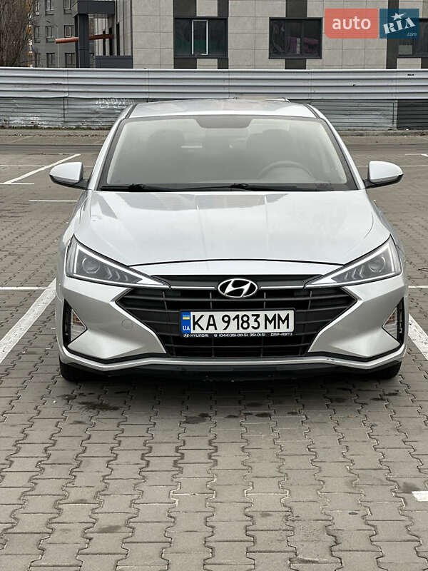 Седан Hyundai Elantra 2019 в Киеве