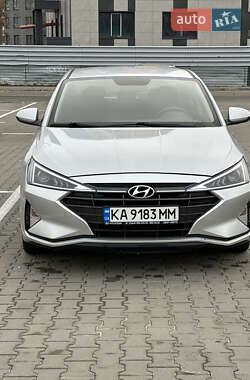 Седан Hyundai Elantra 2019 в Киеве