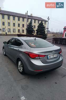 Седан Hyundai Elantra 2014 в Каменском