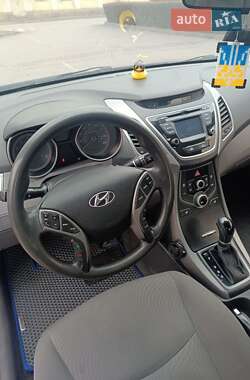 Седан Hyundai Elantra 2014 в Каменском