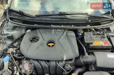 Седан Hyundai Elantra 2012 в 