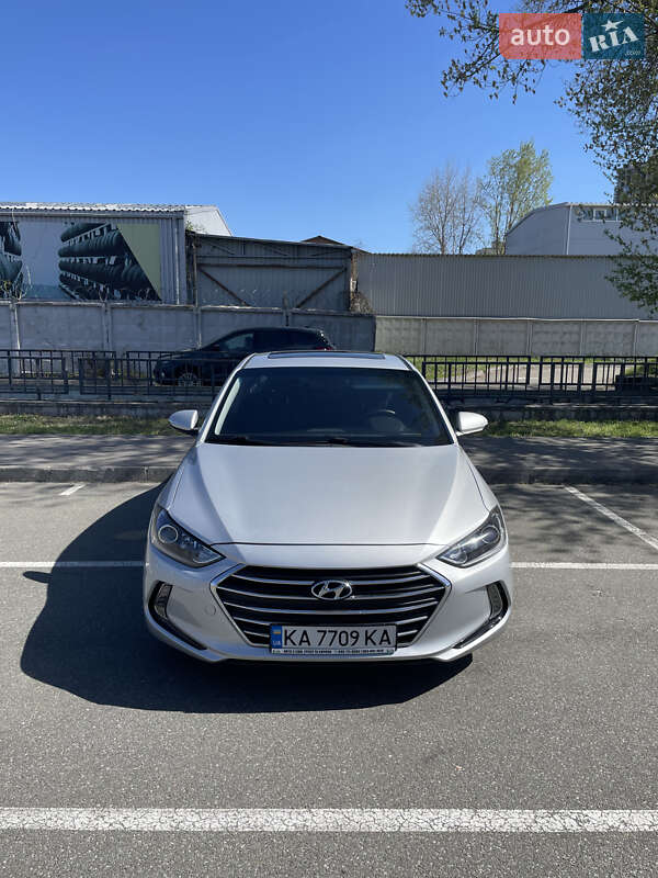 Седан Hyundai Elantra 2016 в Киеве