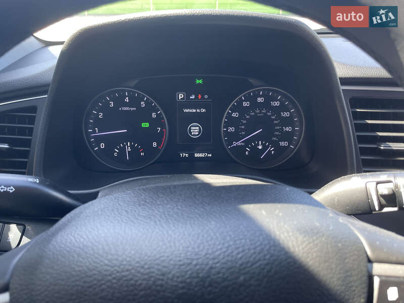 Седан Hyundai Elantra 2016 в Киеве