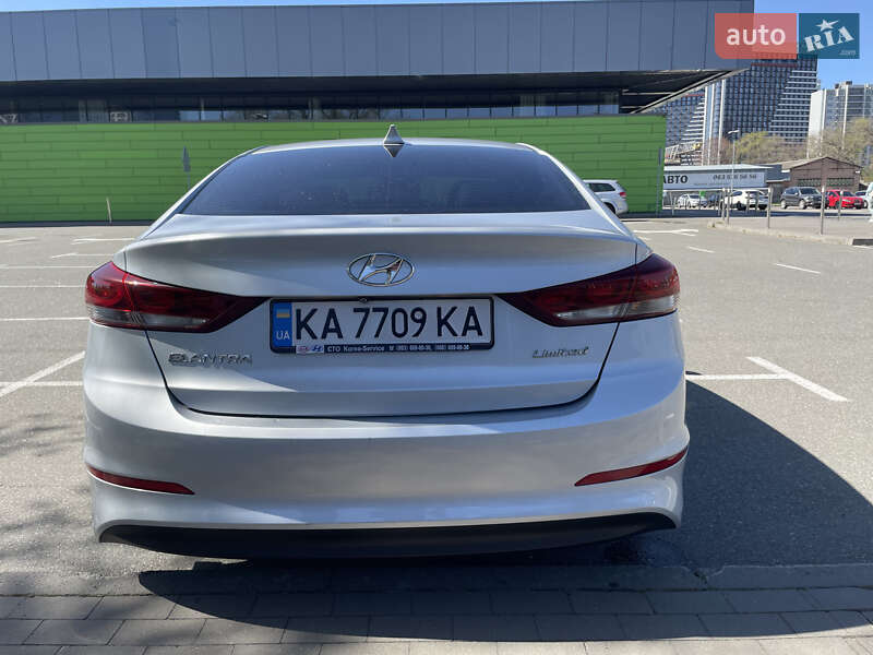 Седан Hyundai Elantra 2016 в Киеве