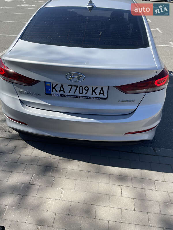 Седан Hyundai Elantra 2016 в Киеве