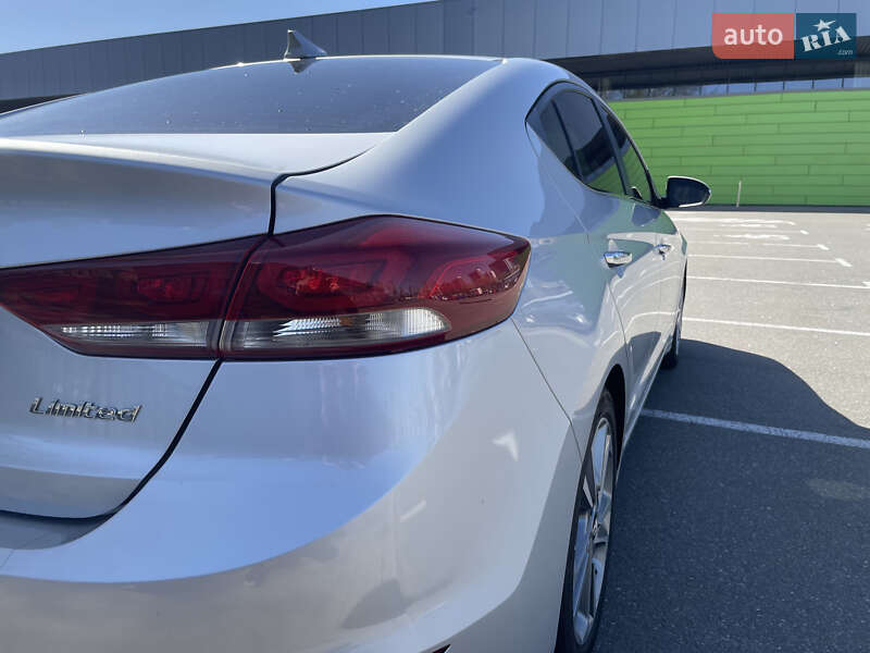 Седан Hyundai Elantra 2016 в Киеве