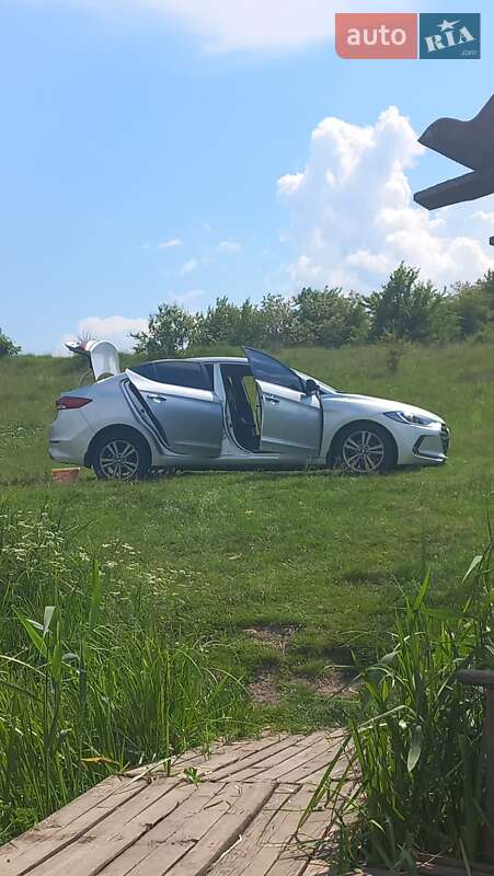 Hyundai Elantra 2018