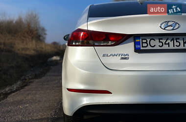 Седан Hyundai Elantra 2016 в 
