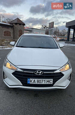 Седан Hyundai Elantra 2018 в Києві