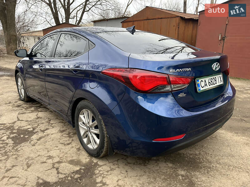 Седан Hyundai Elantra 2015 в Тальном